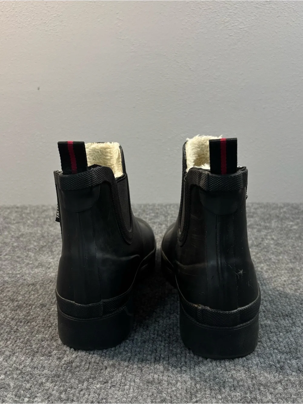 Tretorn Womens Rain Boots Sz 7 Chelsea Black Rubber Fur Lined Lina Ankle Booties
